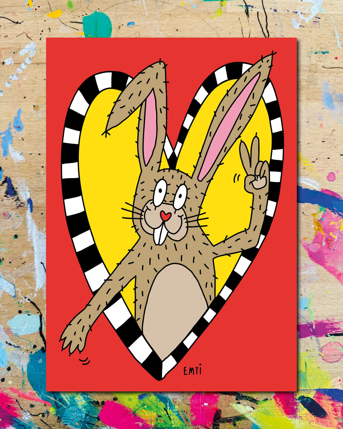 Postkarte: ein Hase macht ein Peace-Zeichen, in einem schwarzweiss gerahmten Herz auf rotem Grund