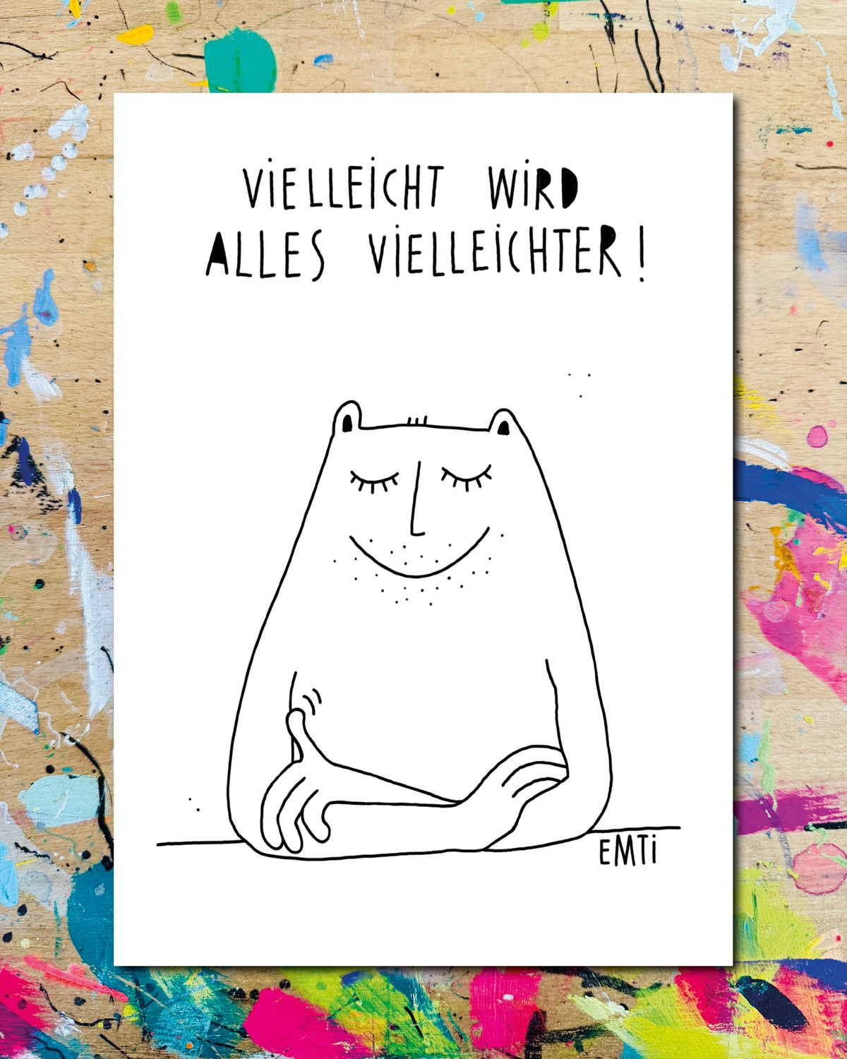 Postkarte: eine lächelnde Figur mit geschlossenen Augen und verschränkten Armen, dazu der Schriftzug „Vielleicht wird alles vielleichter!“