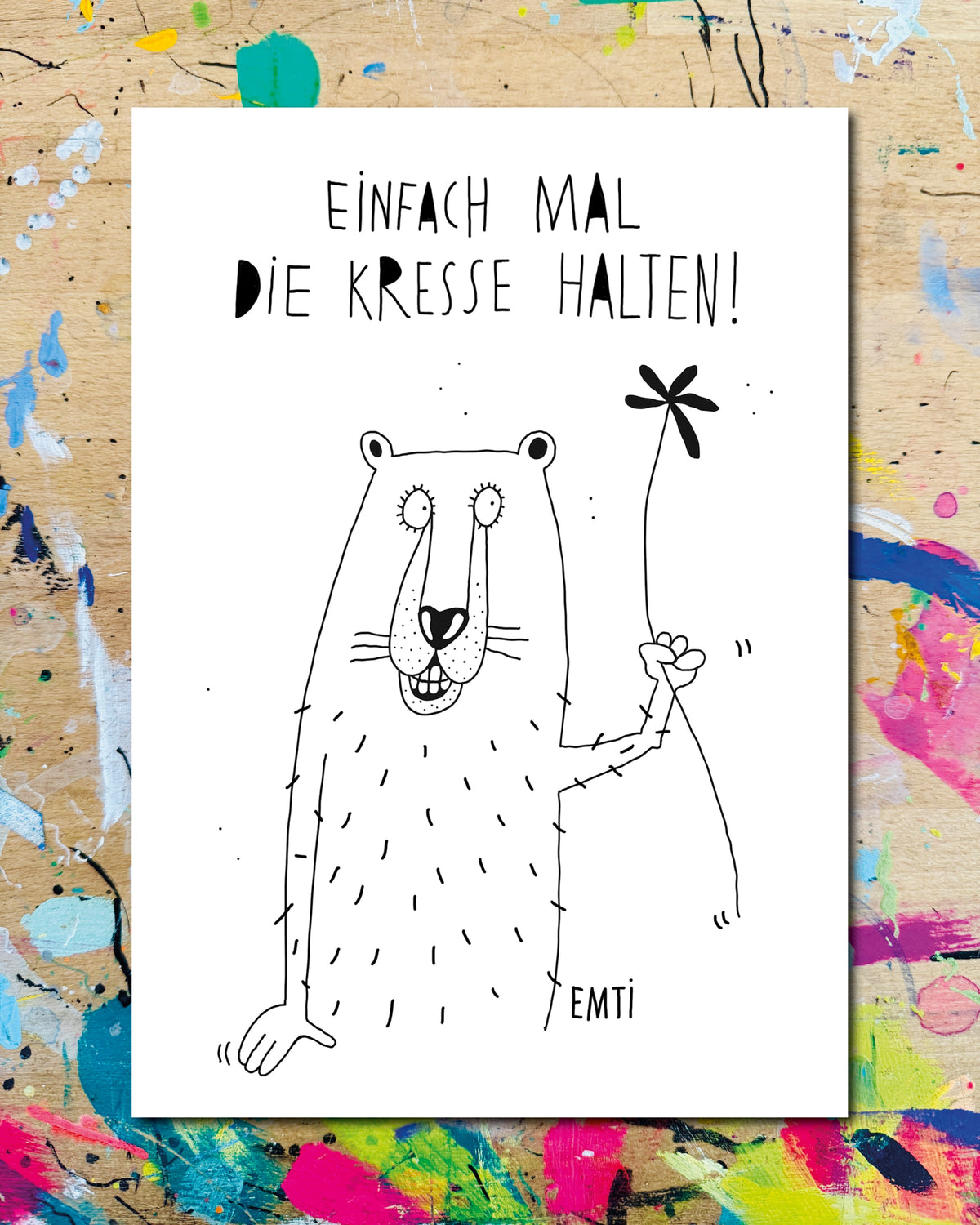 Postkarte: ein Bär hält eine Blume, dazu der Schriftzug „Einfach mal die Kresse halten!“