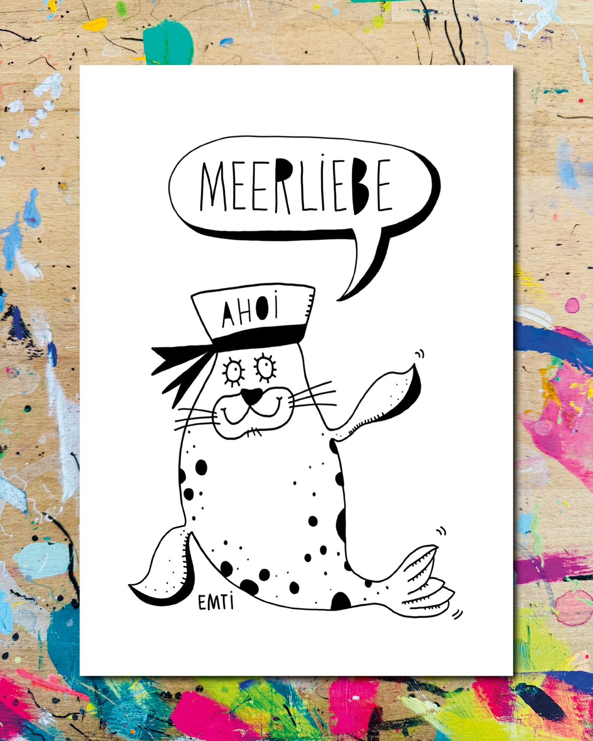 Postkarte: eine Robbe mit Matrosenmütze mit der Aufschrift „Ahoi“, dazu eine Sprechblase mit dem Schriftzug „Meerliebe“