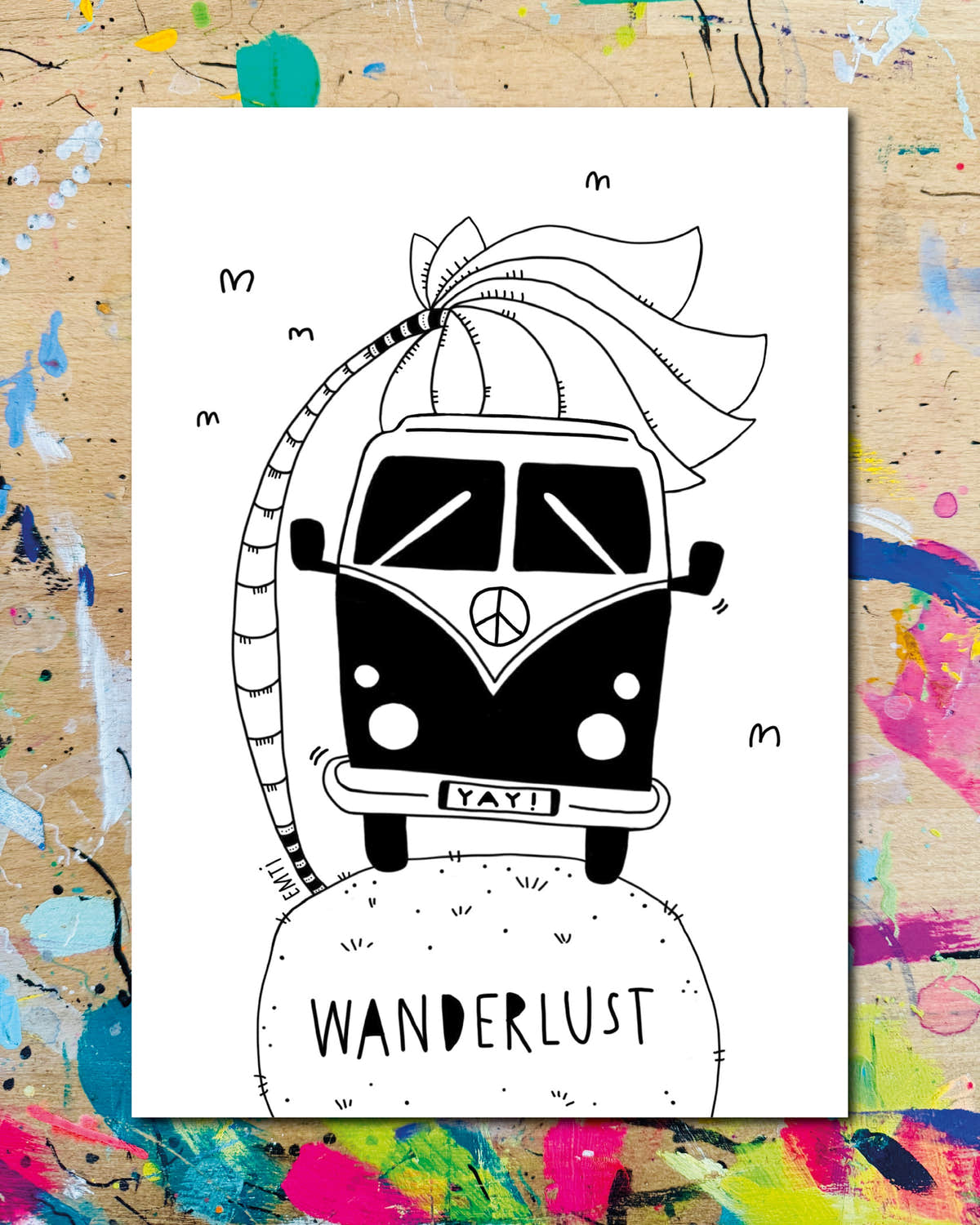 Postkarte: ein VW-Bulli mit Palme auf einem Hügel, dazu der Schriftzug „Wanderlust“