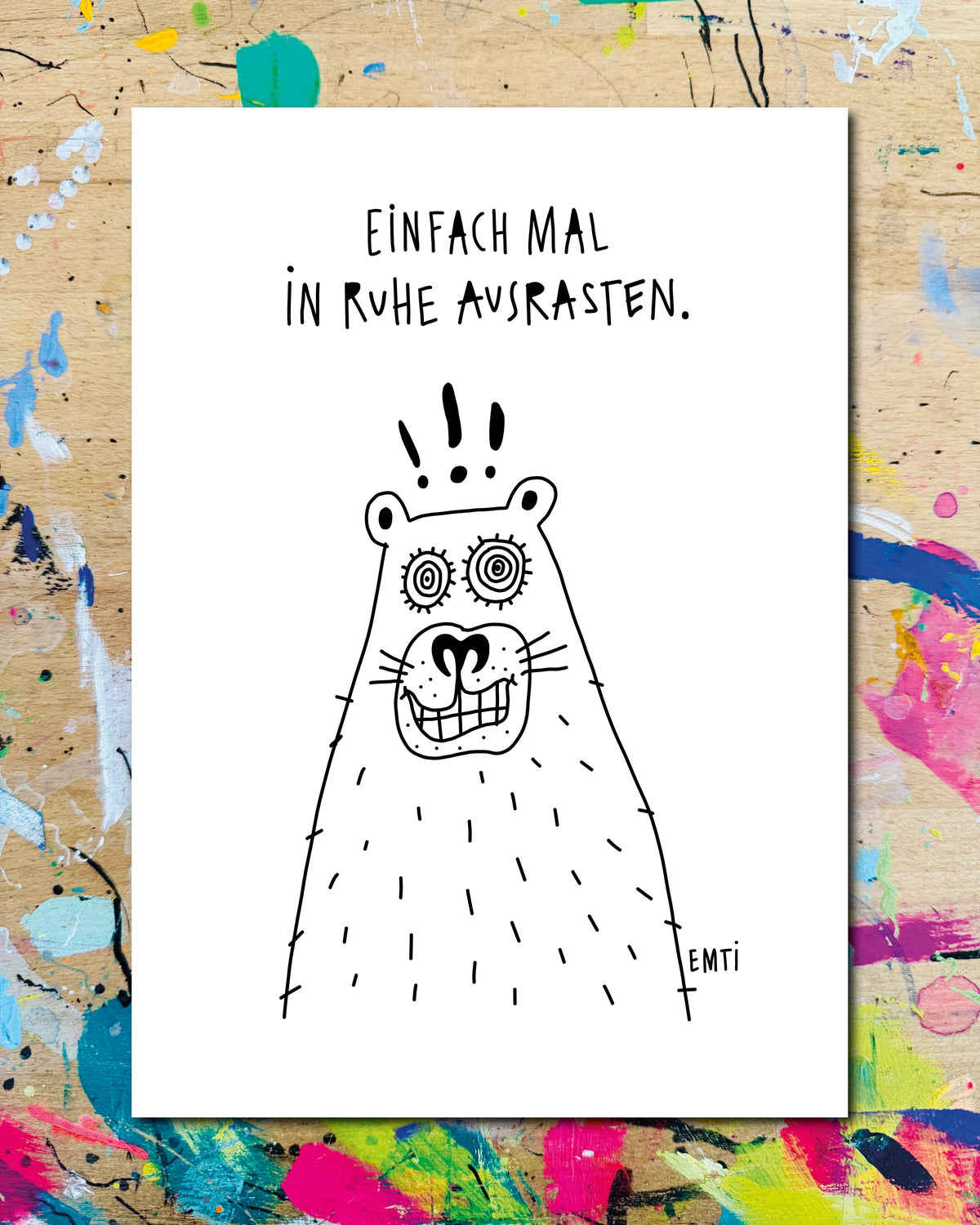 Postkarte: ein Bär mit Spiralaugen und Ausrufezeichen über dem Kopf, dazu der Schriftzug „Einfach mal in Ruhe ausrasten.“