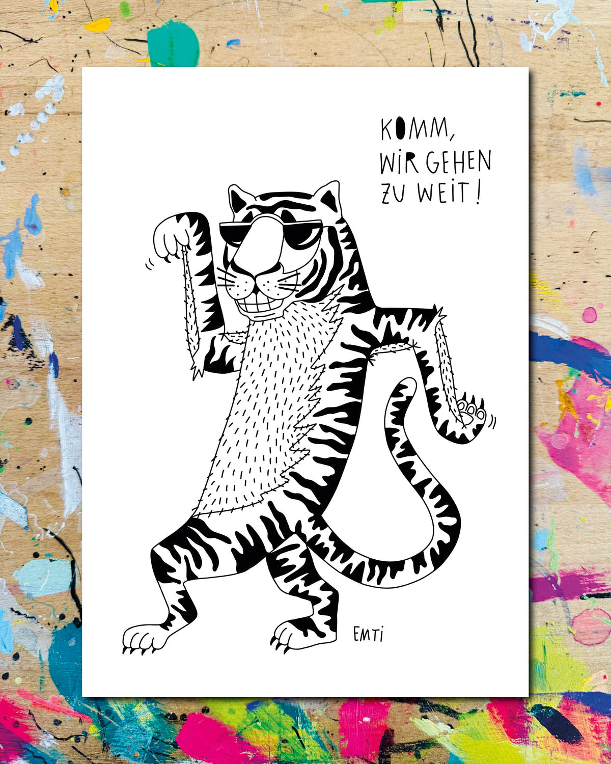 Postkarte: ein tanzender Tiger mit Sonnenbrille, dazu der Schriftzug „Komm, wir gehen zu weit!“
