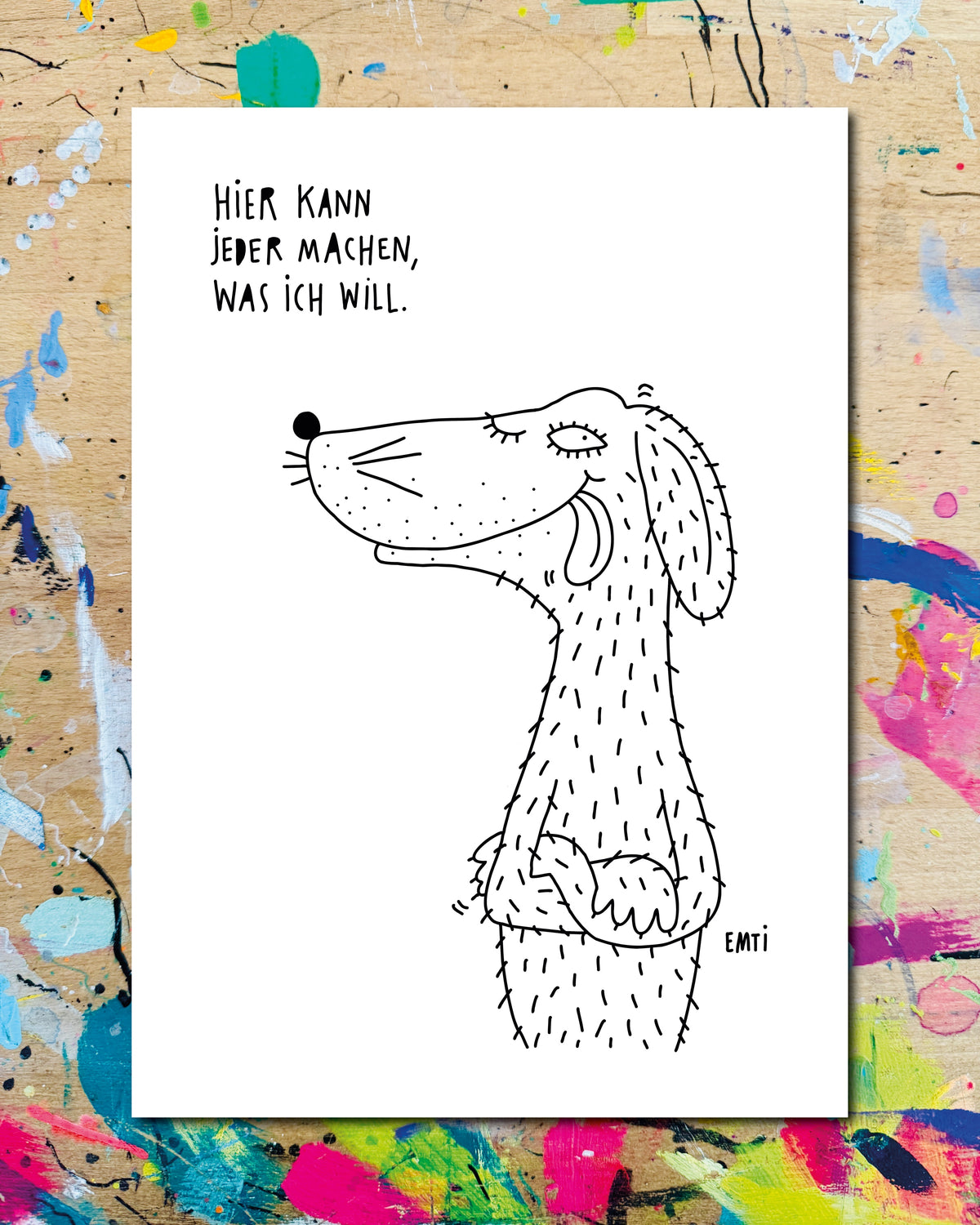 Postkarte: ein Hund mit langer Schnauze und verschränkten Armen, dazu der Schriftzug „Hier kann jeder machen, was ich will.“