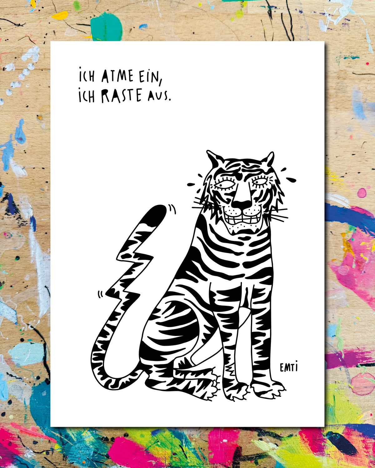 Postkarte: ein sitzender Tiger mit zusammengebissenen Zähnen, dazu der Schriftzug „Ich atme ein, ich raste aus.“