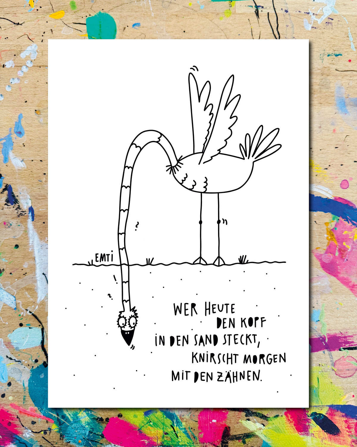 Postkarte: ein Strauss steckt den Kopf in den Sand, dazu der Schriftzug „Wer heute den Kopf in den Sand steckt, knirscht morgen mit den Zähnen.“