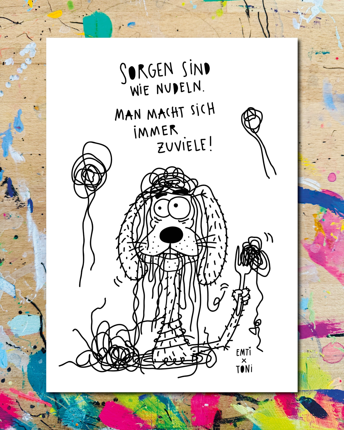 Postkarte: ein Hund mit Schlappohren, ganz in Nudeln verheddert, mit einer Gabel in der Pfote, dazu der Schriftzug „Sorgen sind wie Nudeln. Man macht sich immer zuviele!“