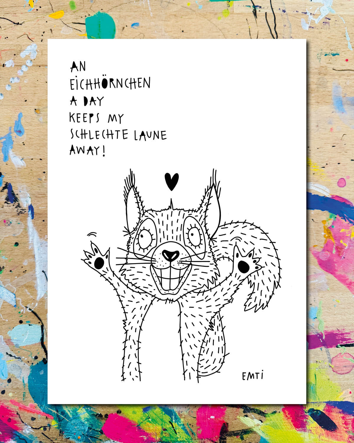 Postkarte: ein winkendes Eichhörnchen, dazu der Schriftzug „An Eichhörnchen a day keeps my schlechte Laune away!“
