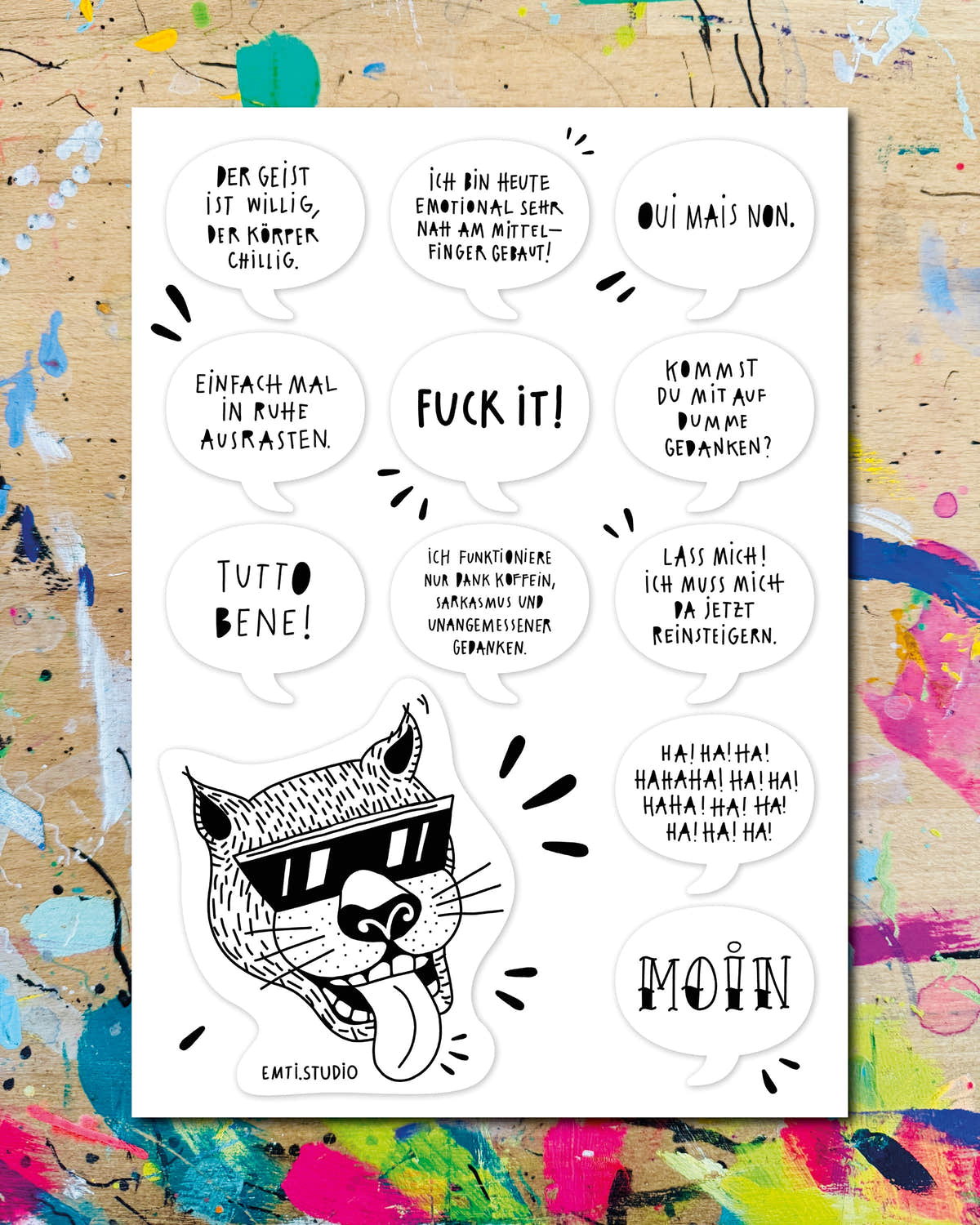 Stickerbogen mit Sprüchen und einem Katzenkopf mit Sonnenbrille und herausgestreckter Zunge, darunter „Fuck it!“, „Oui mais non.“ und „Moin“