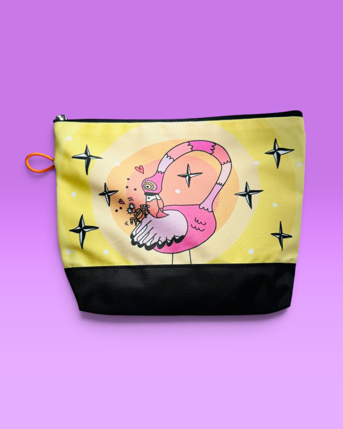 Täschchen in Hellgelb mit einem gezeichneten Flamingo zwischen Sternen